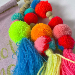 Wanddekoration not Alone