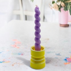 Kerzenhalter Turned yellow