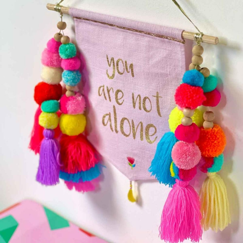 Wanddekoration not Alone