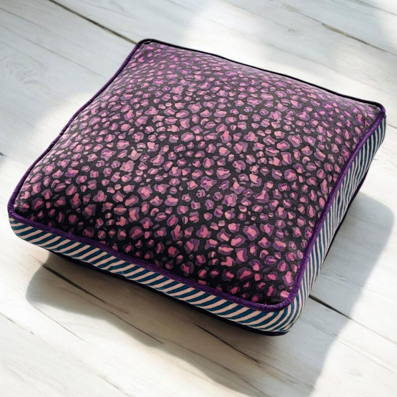 Cushion cover Velvet Leo viola 40405