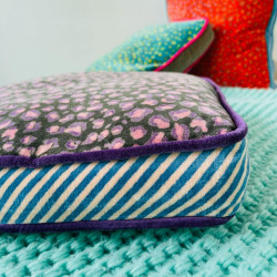 Cushion cover Velvet Leo viola 40405